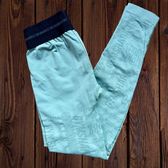 Gymshark Set - Picture 2 of 9